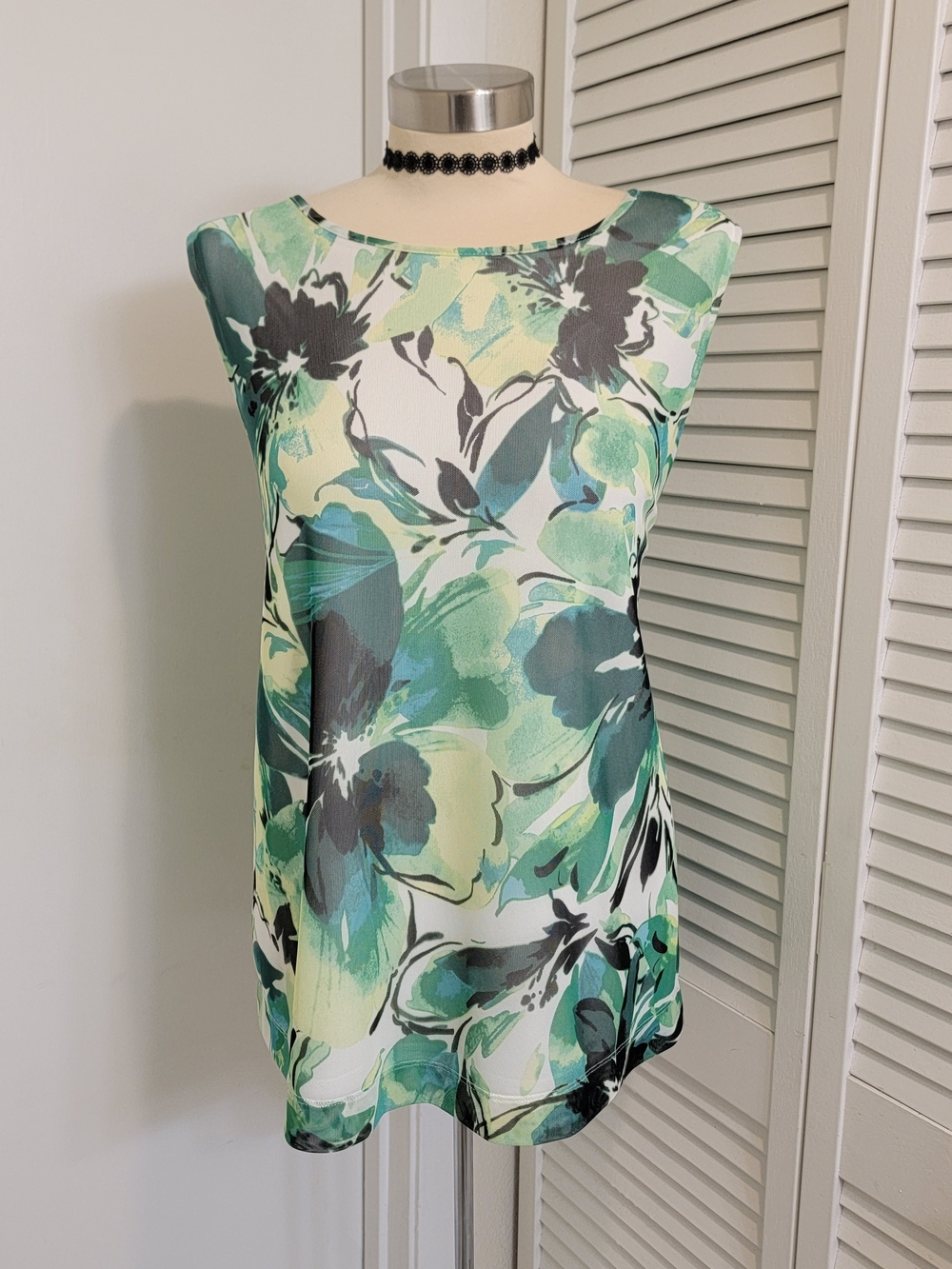 INVESTMENTS FLORAL PRINT TANK TOP NWT